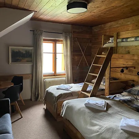 Bouda Sestidomi بيت للعطل Strážné