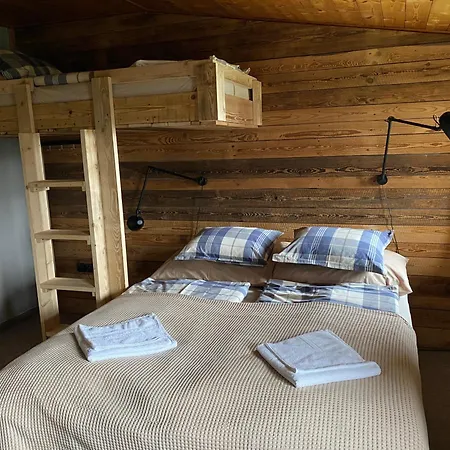 Bouda Sestidomi بيت للعطل Strážné